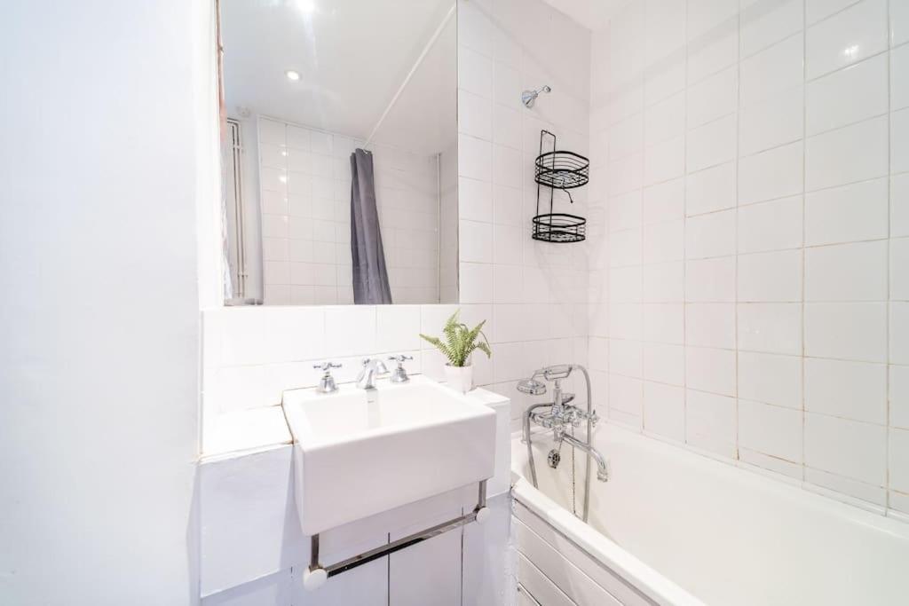 Beautiful One Bedroom Flat In Tavistock Place Londra Exterior foto