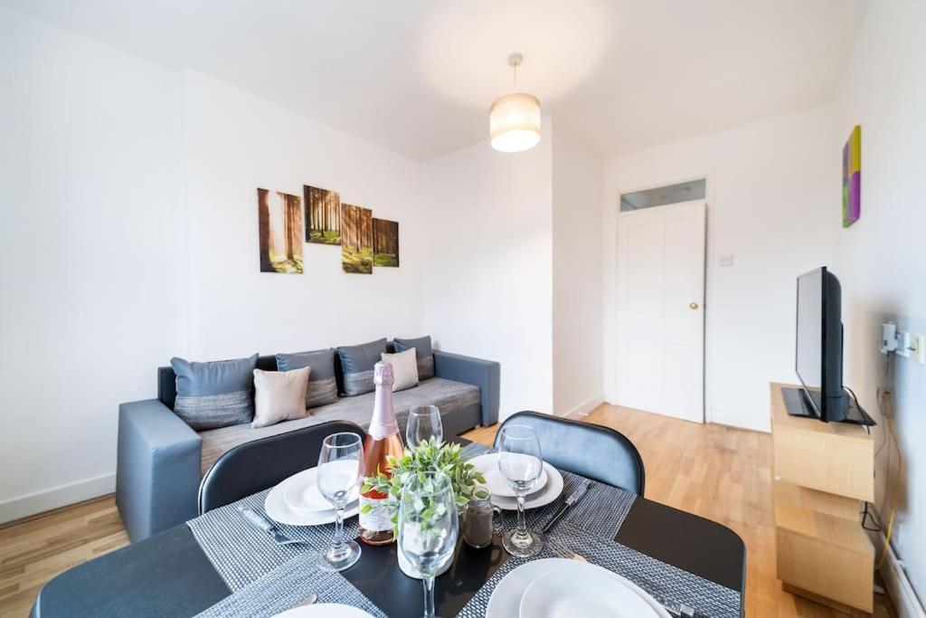 Beautiful One Bedroom Flat In Tavistock Place Londra Exterior foto